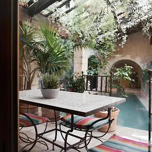 3* Hotel Un Mas En Ville